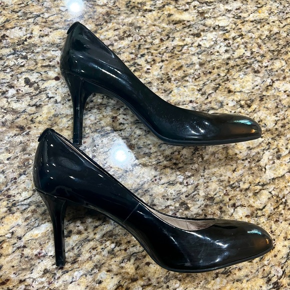 Michael Kors Round Toe Black Patent Leather Heels 3.5 inch Heel, size 10 - Picture 4 of 8